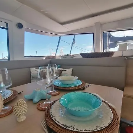 Magnolia House Boat *