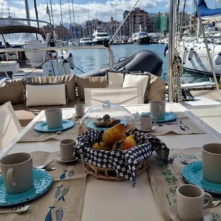 Magnolia House Boat Botel Palermo