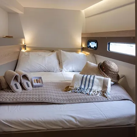 Magnolia House Boat *