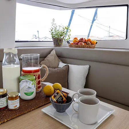 Botel Magnolia House Boat *