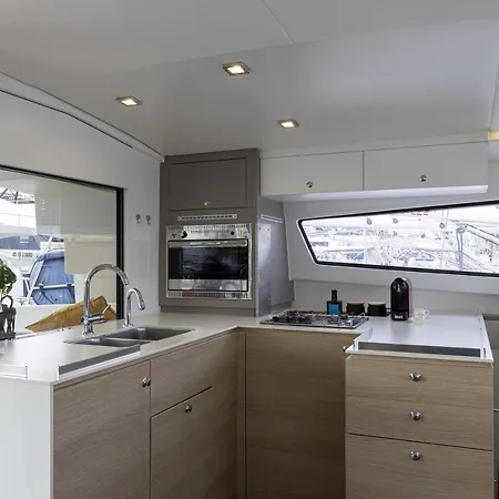 Magnolia House Boat *