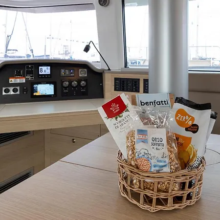Botel Magnolia House Boat Palermo