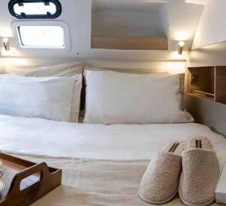 Magnolia House Boat *